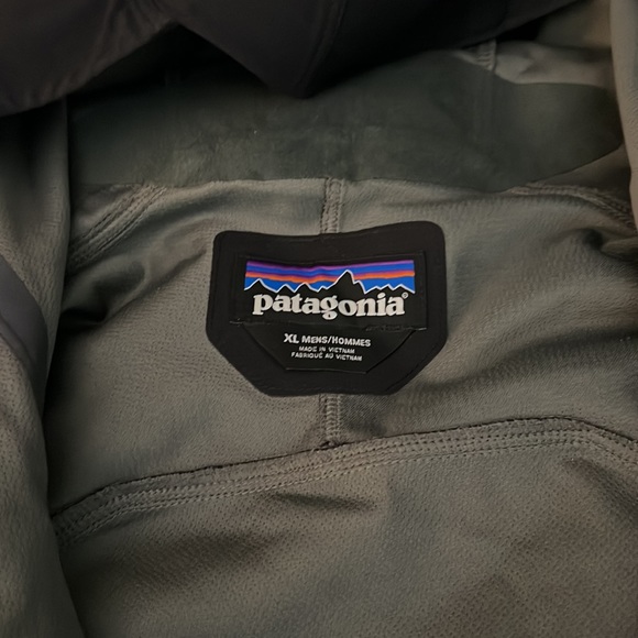 Mens Patagonia windstopper jacket with attached hood - Picture 2 of 7